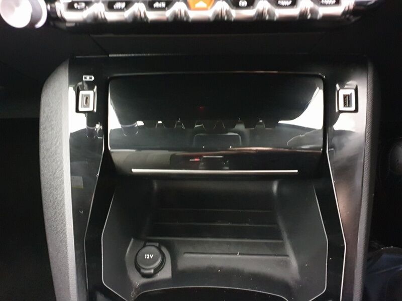 More views of Peugeot 208