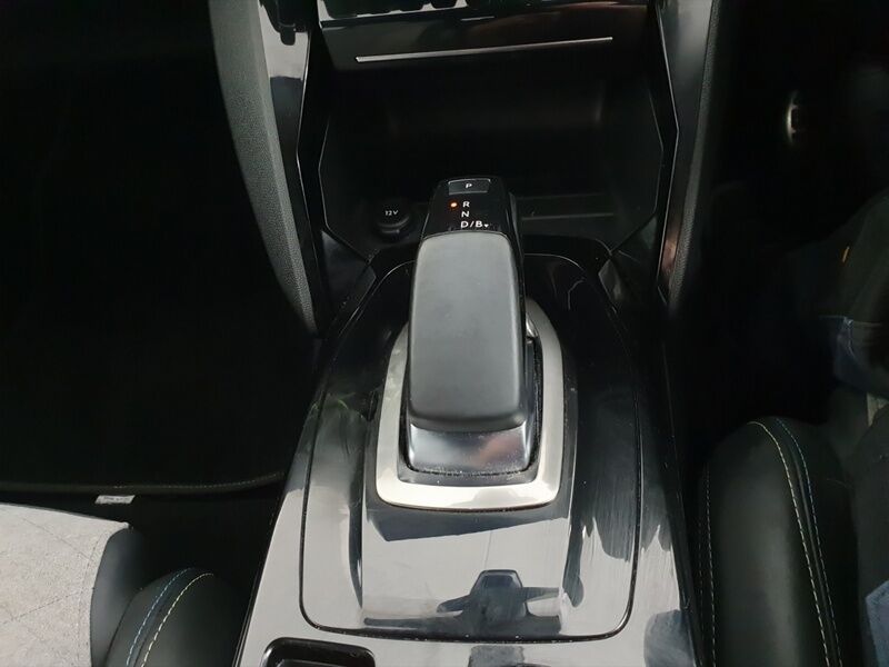 More views of Peugeot 208