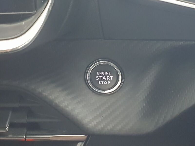 More views of Peugeot 208