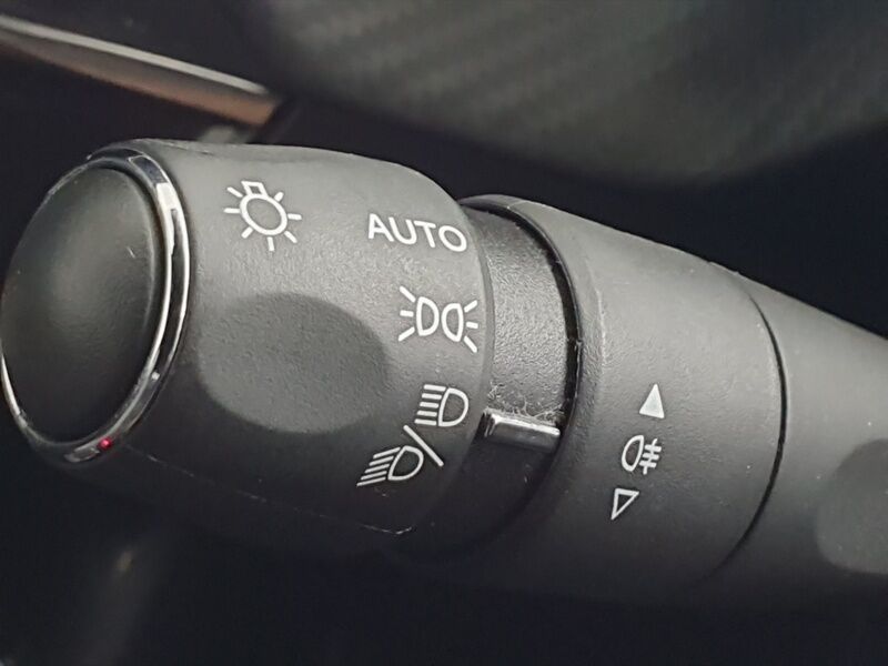 More views of Peugeot 208