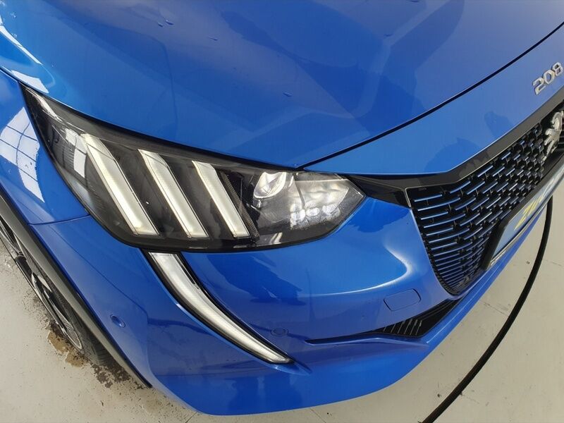 More views of Peugeot 208