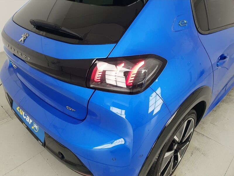 More views of Peugeot 208