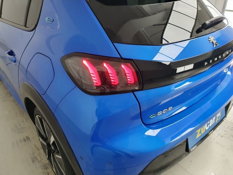 More views of Peugeot 208