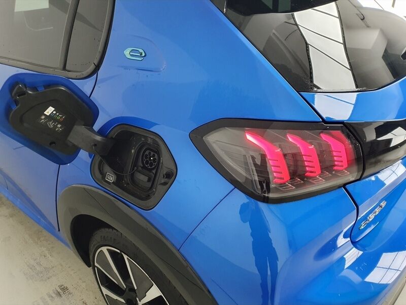 More views of Peugeot 208