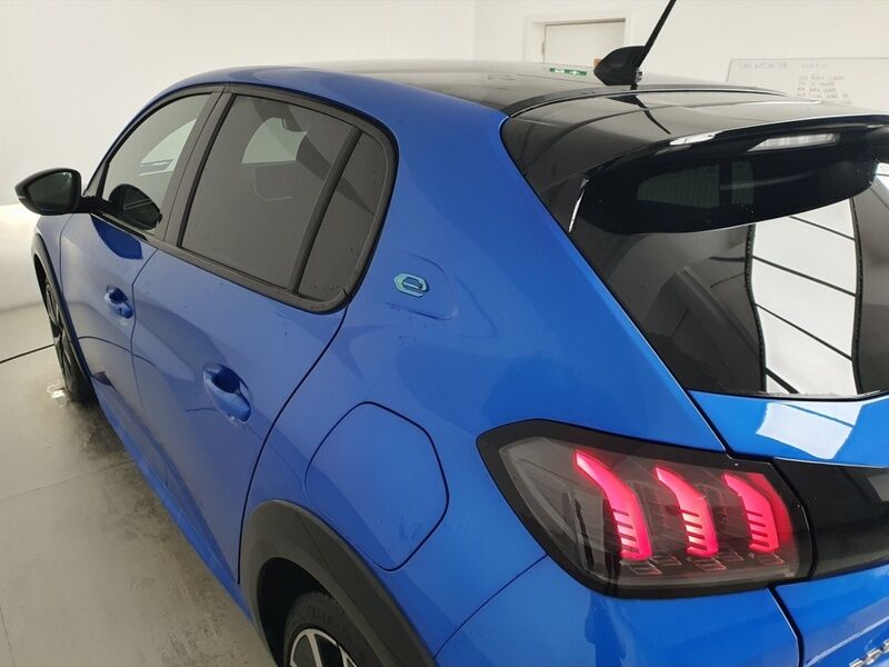 More views of Peugeot 208