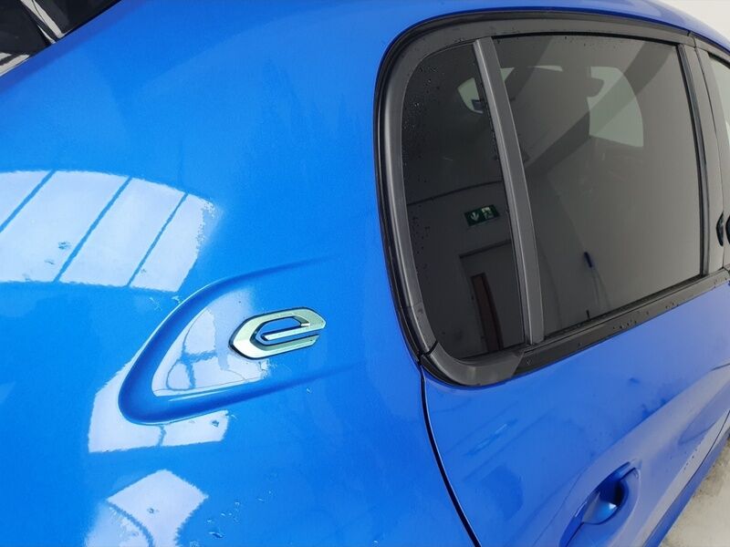 More views of Peugeot 208