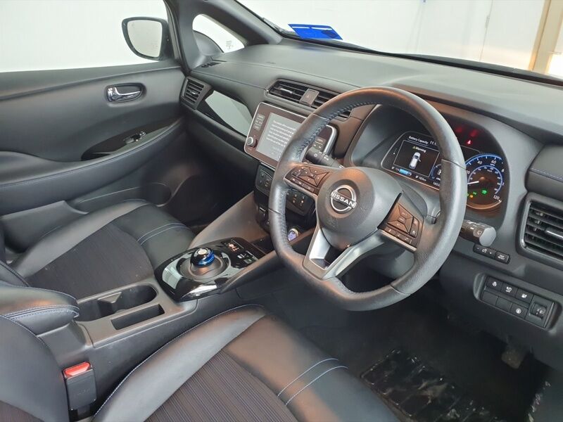 More views of Nissan Leaf