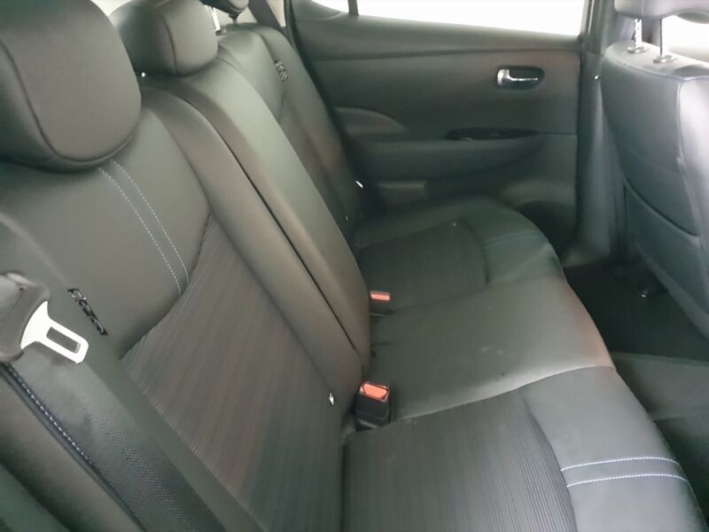 More views of Nissan Leaf