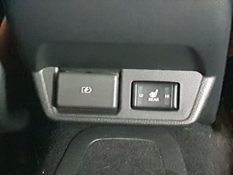 More views of Nissan Leaf