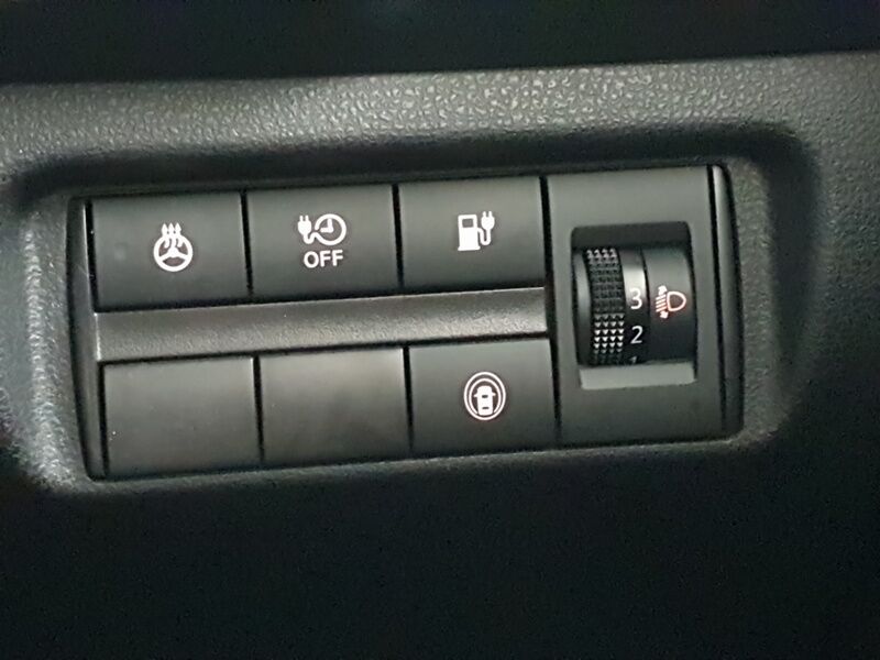 More views of Nissan Leaf