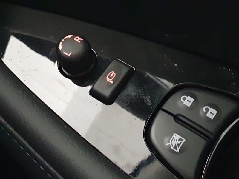 More views of Nissan Leaf