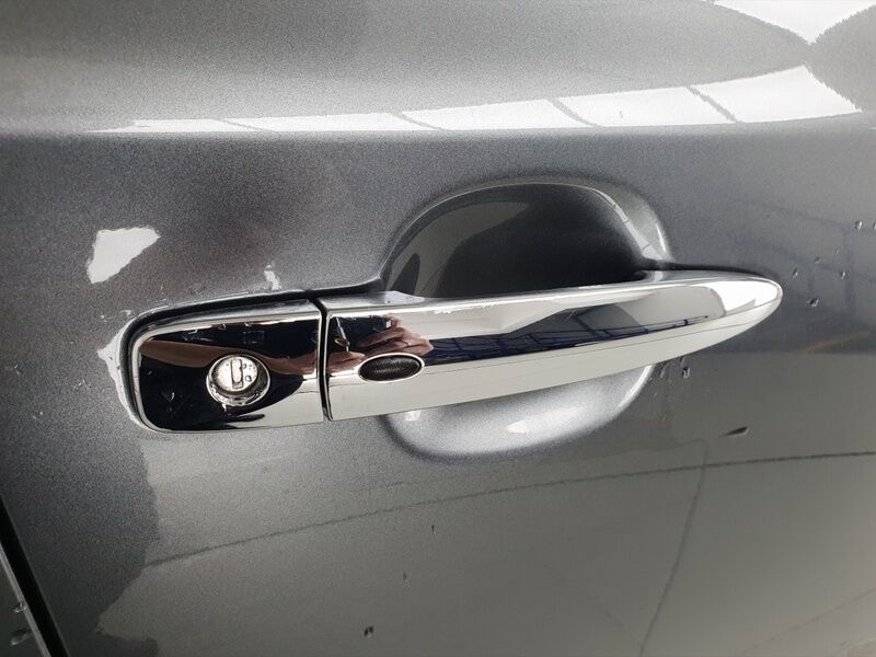 More views of Nissan Leaf