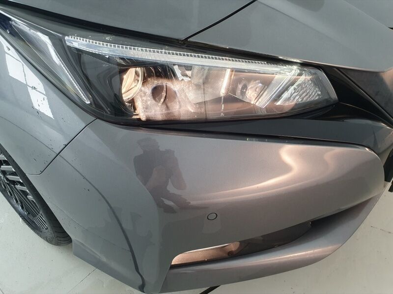 More views of Nissan Leaf