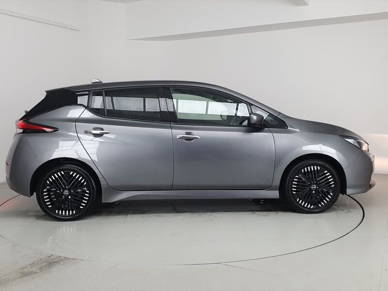 More views of Nissan Leaf