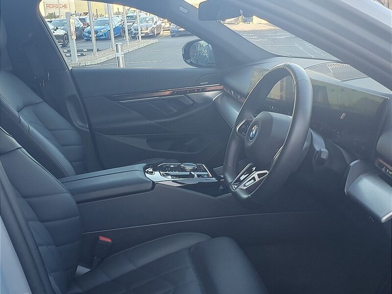 More views of BMW i5