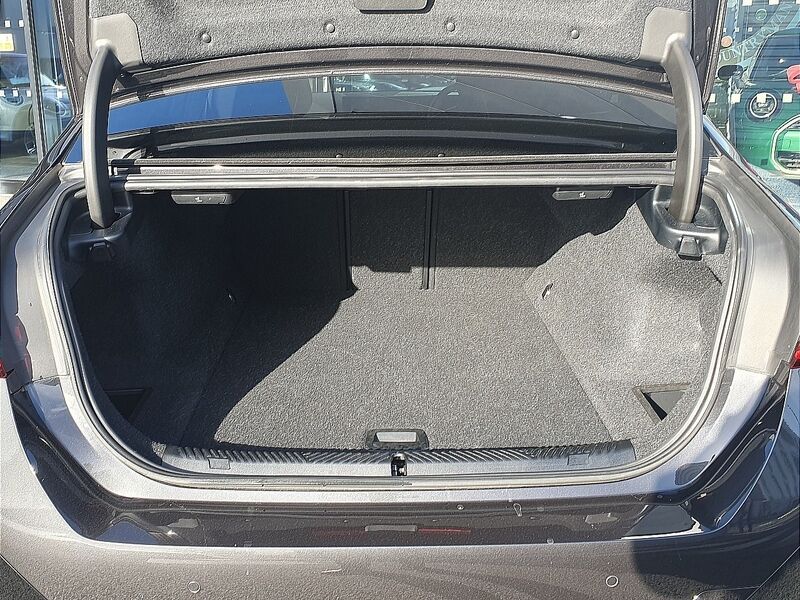 More views of BMW i5