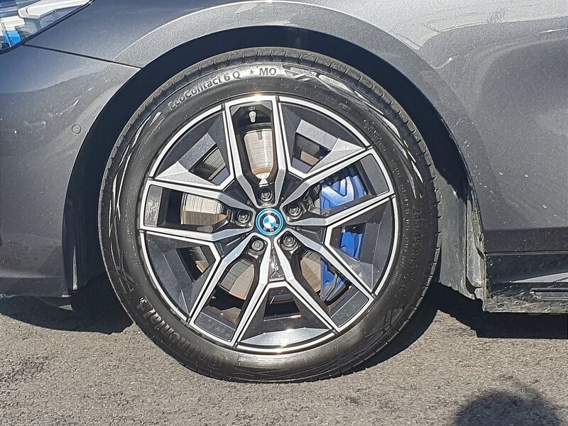 More views of BMW i5