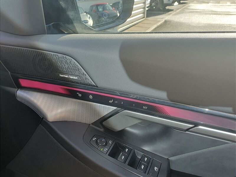 More views of BMW i5