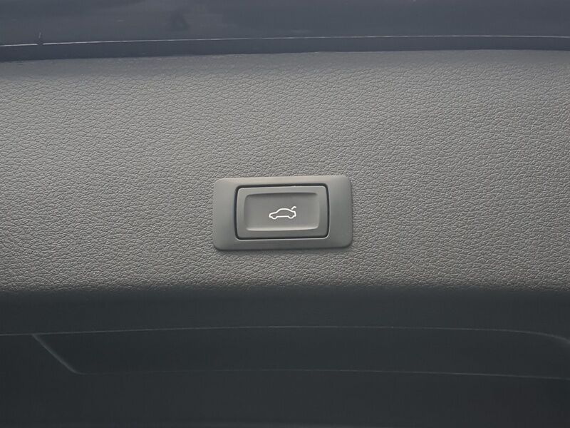 More views of Audi E-Tron