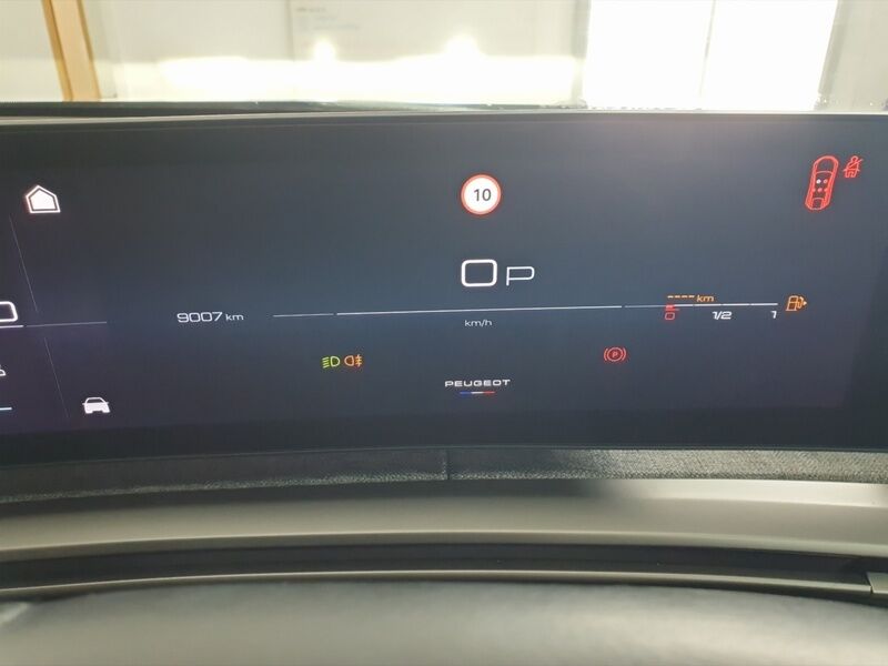 More views of Peugeot 3008