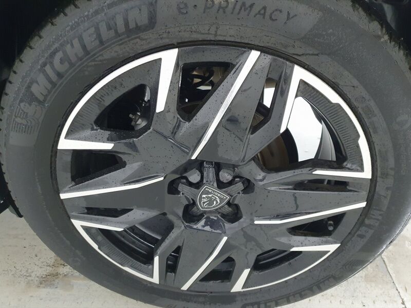 More views of Peugeot 3008