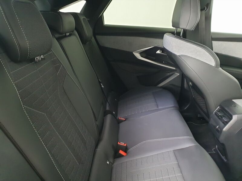 More views of Peugeot 3008