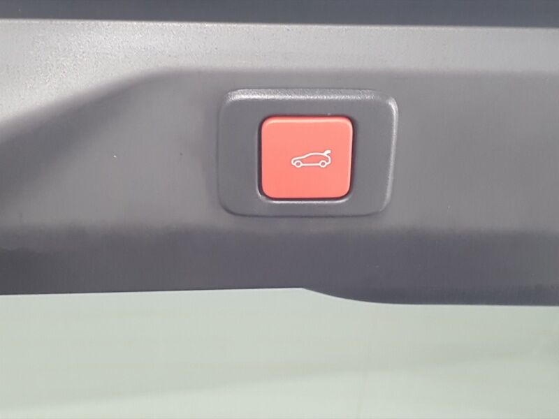 More views of Peugeot 3008