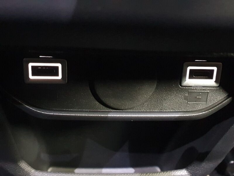 More views of Peugeot 3008