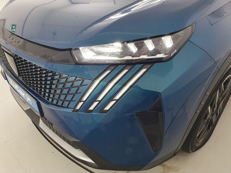 More views of Peugeot 3008