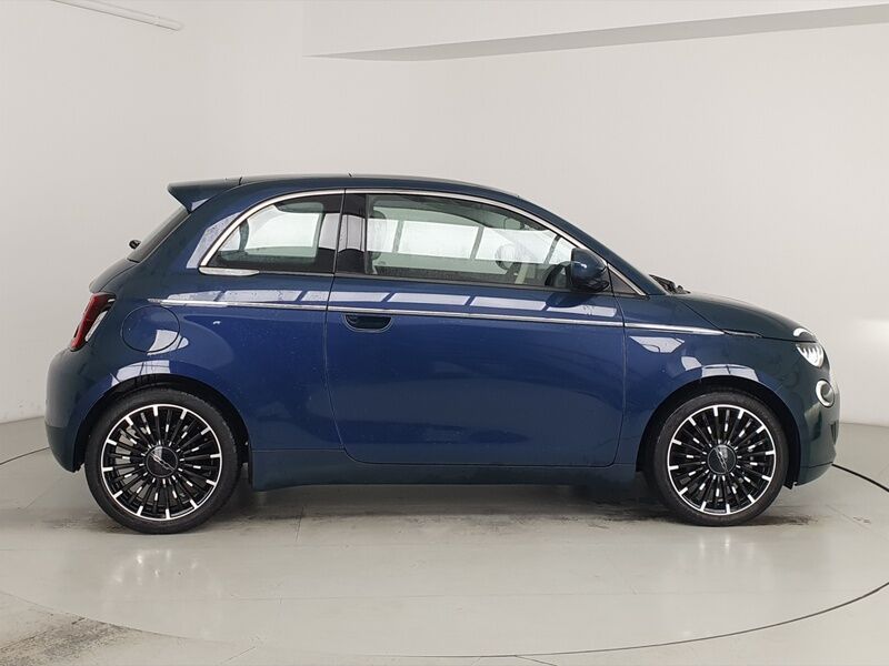 More views of Fiat 500e
