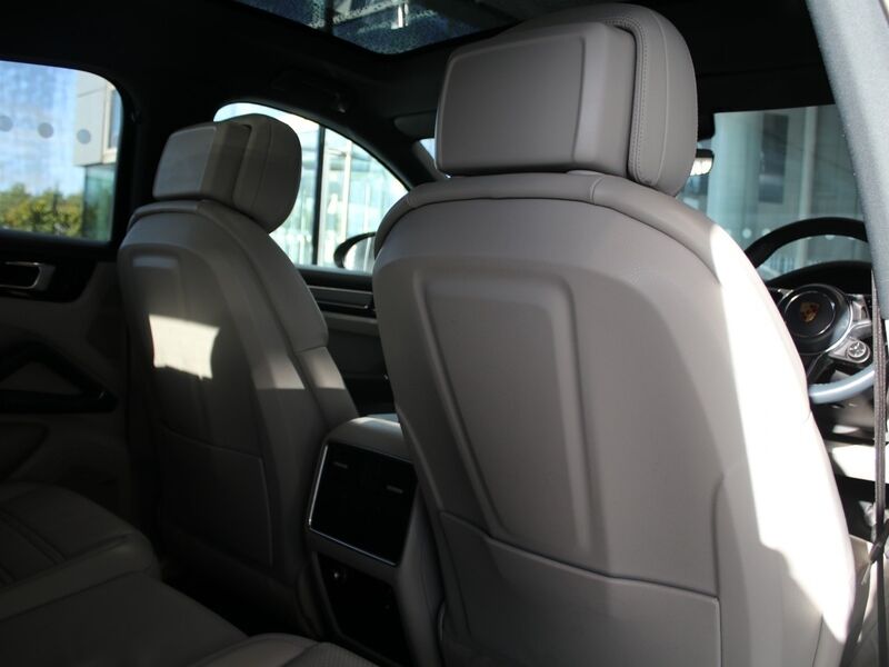 More views of Porsche Cayenne