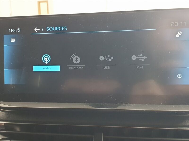 More views of Peugeot 5008