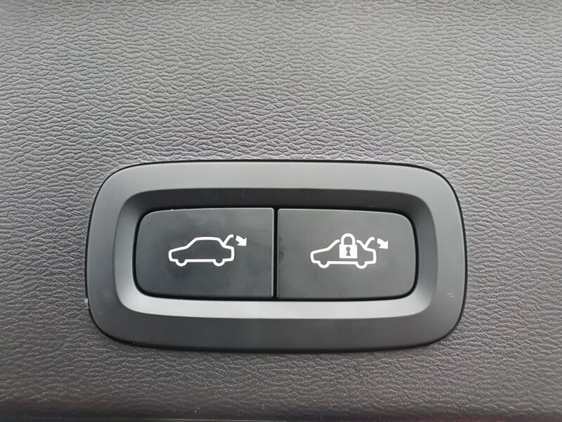 More views of Volvo XC40