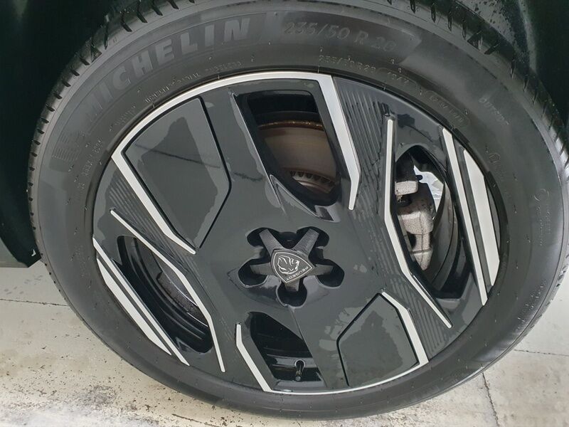 More views of Peugeot 5008