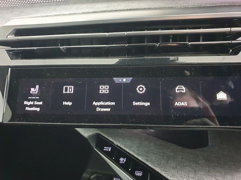 More views of Peugeot 5008