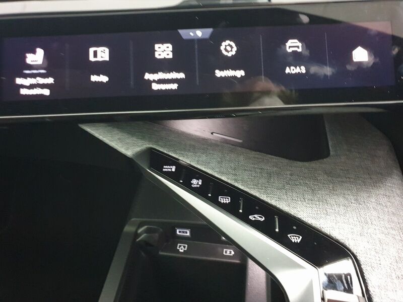 More views of Peugeot 5008