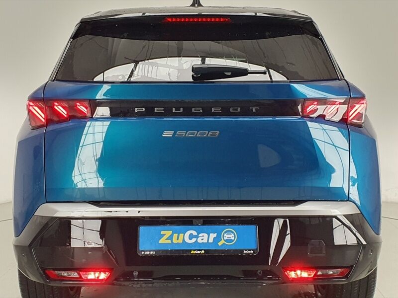 More views of Peugeot 5008