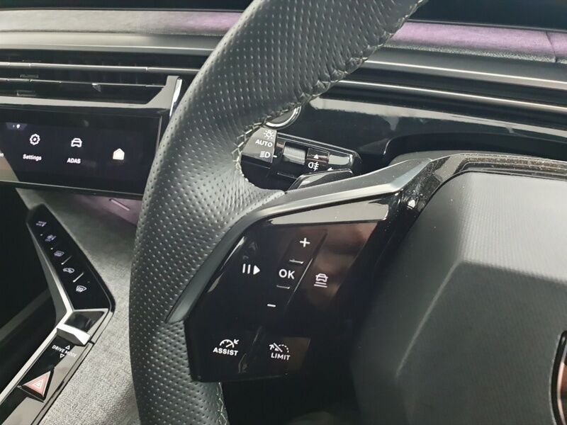 More views of Peugeot 5008