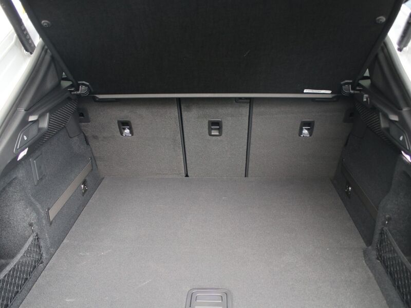 More views of Porsche Macan