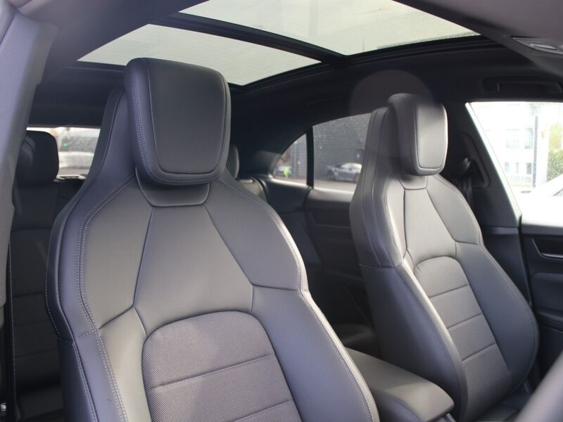 More views of Porsche Macan