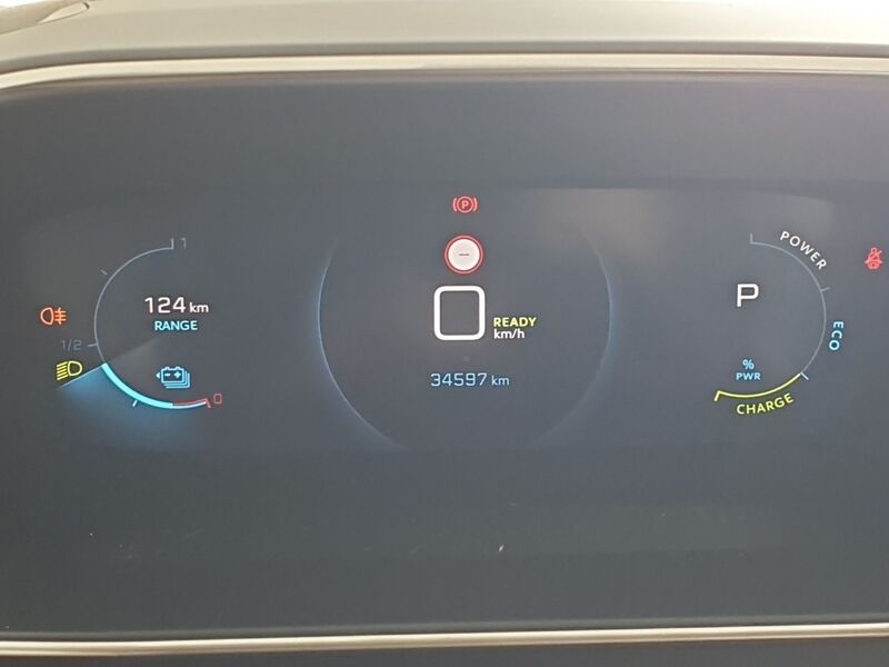 More views of Peugeot 208