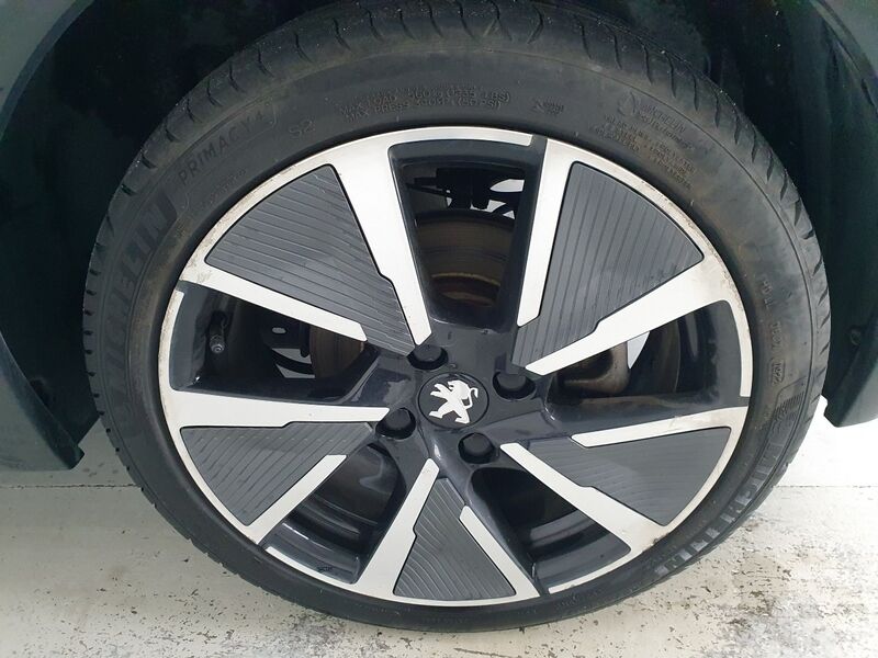 More views of Peugeot 208