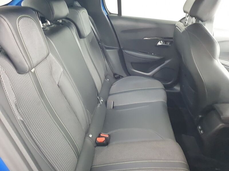 More views of Peugeot 208