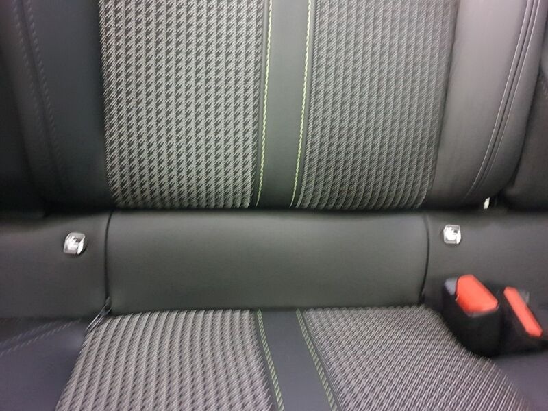 More views of Peugeot 208