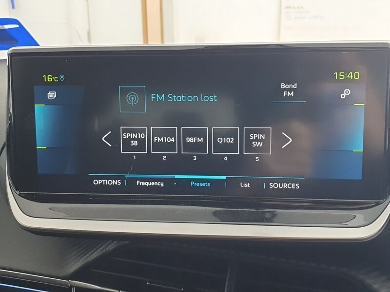 More views of Peugeot 208