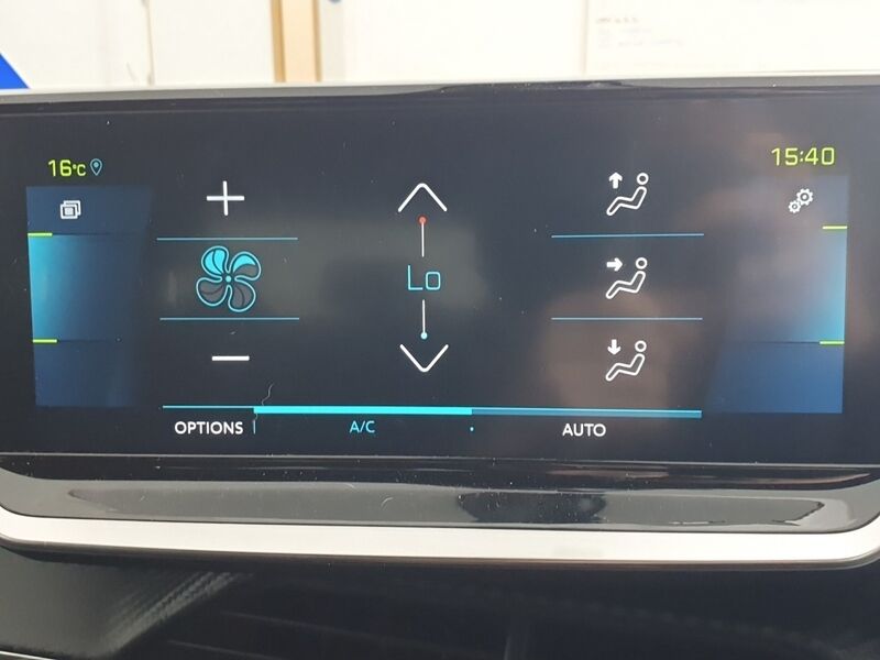 More views of Peugeot 208