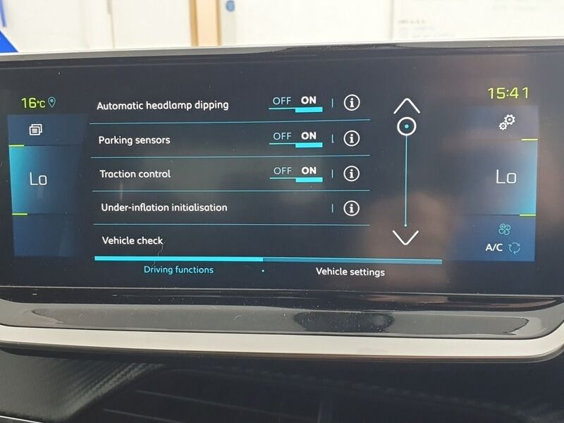 More views of Peugeot 208