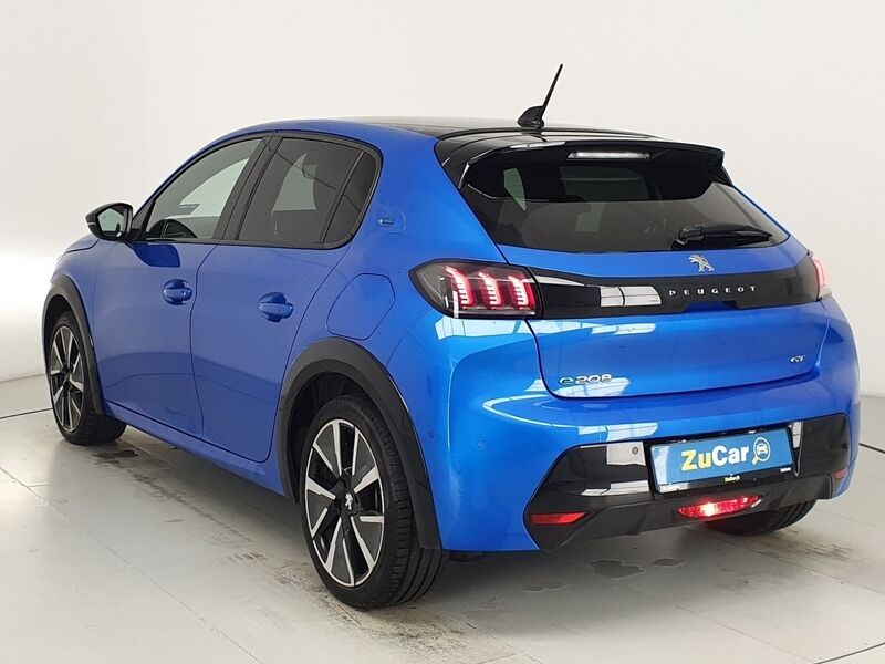 More views of Peugeot 208