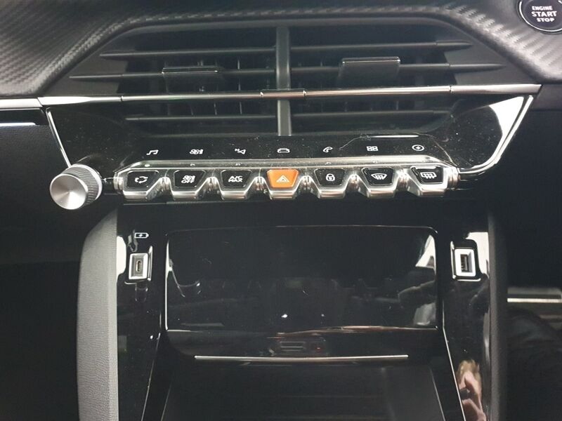 More views of Peugeot 208