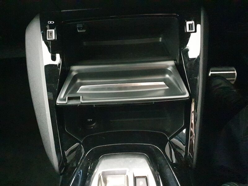 More views of Peugeot 208